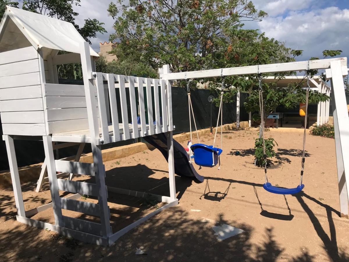 Villa Ceni - Appartamenti Con Camere, Cucina, Wc E Terrazza Sul Mare In Villa Con Piscina, Giardino E Parcheggio Marinella di Selinunte Bagian luar foto