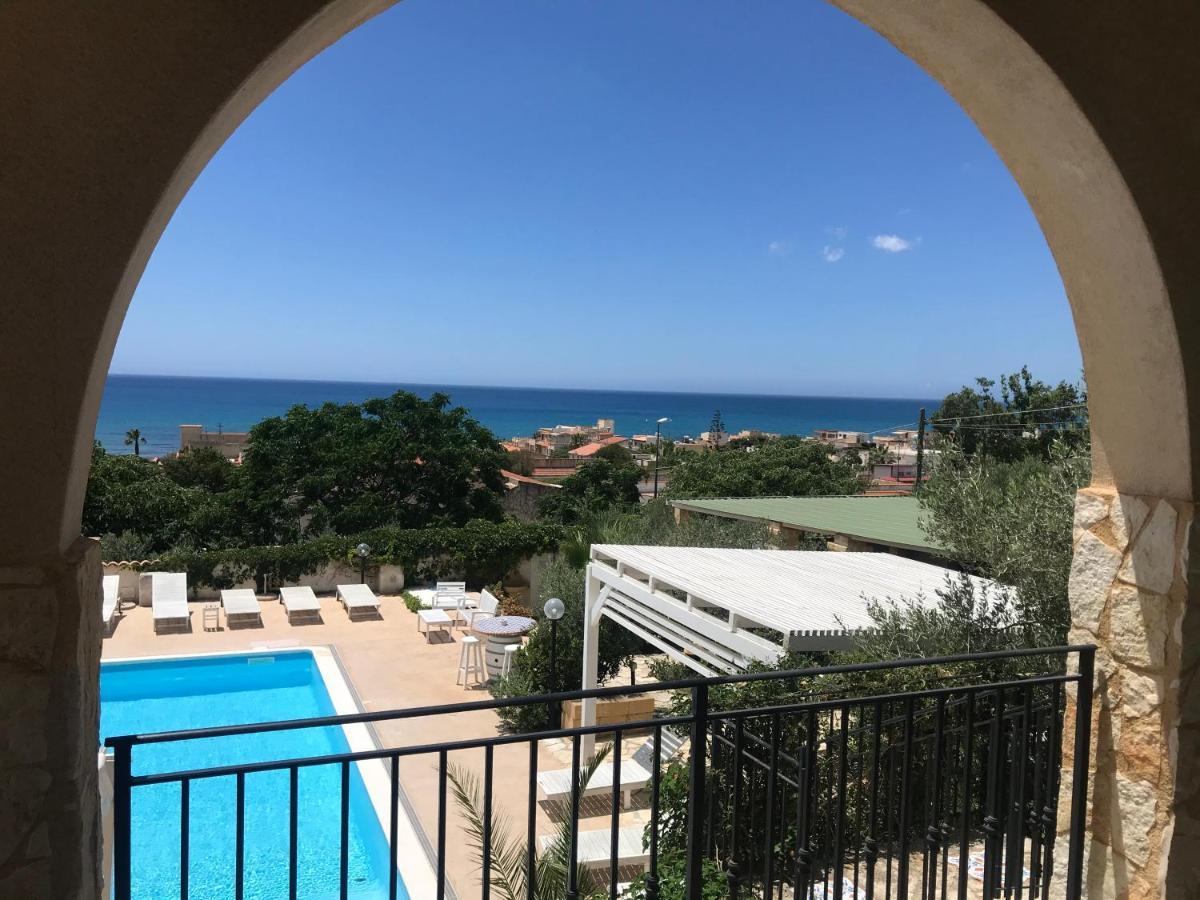 Villa Ceni - Appartamenti Con Camere, Cucina, Wc E Terrazza Sul Mare In Villa Con Piscina, Giardino E Parcheggio Marinella di Selinunte Bagian luar foto