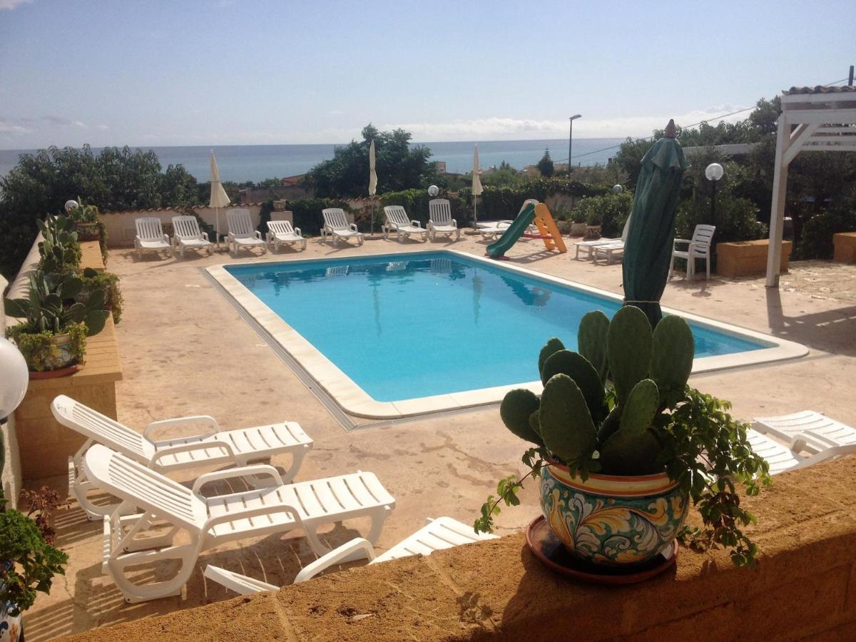 Villa Ceni - Appartamenti Con Camere, Cucina, Wc E Terrazza Sul Mare In Villa Con Piscina, Giardino E Parcheggio Marinella di Selinunte Bagian luar foto