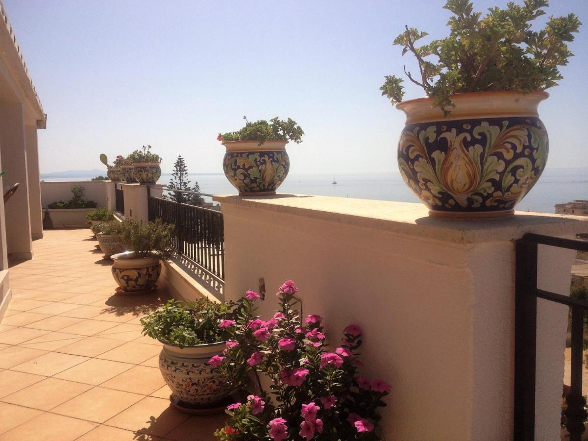 Villa Ceni - Appartamenti Con Camere, Cucina, Wc E Terrazza Sul Mare In Villa Con Piscina, Giardino E Parcheggio Marinella di Selinunte Bagian luar foto