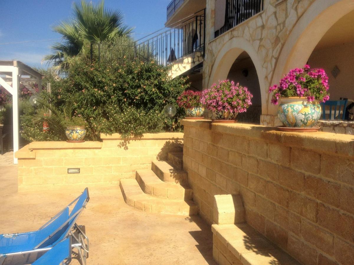 Villa Ceni - Appartamenti Con Camere, Cucina, Wc E Terrazza Sul Mare In Villa Con Piscina, Giardino E Parcheggio Marinella di Selinunte Bagian luar foto