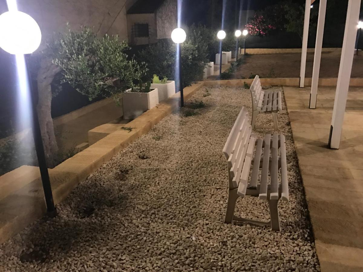 Villa Ceni - Appartamenti Con Camere, Cucina, Wc E Terrazza Sul Mare In Villa Con Piscina, Giardino E Parcheggio Marinella di Selinunte Bagian luar foto