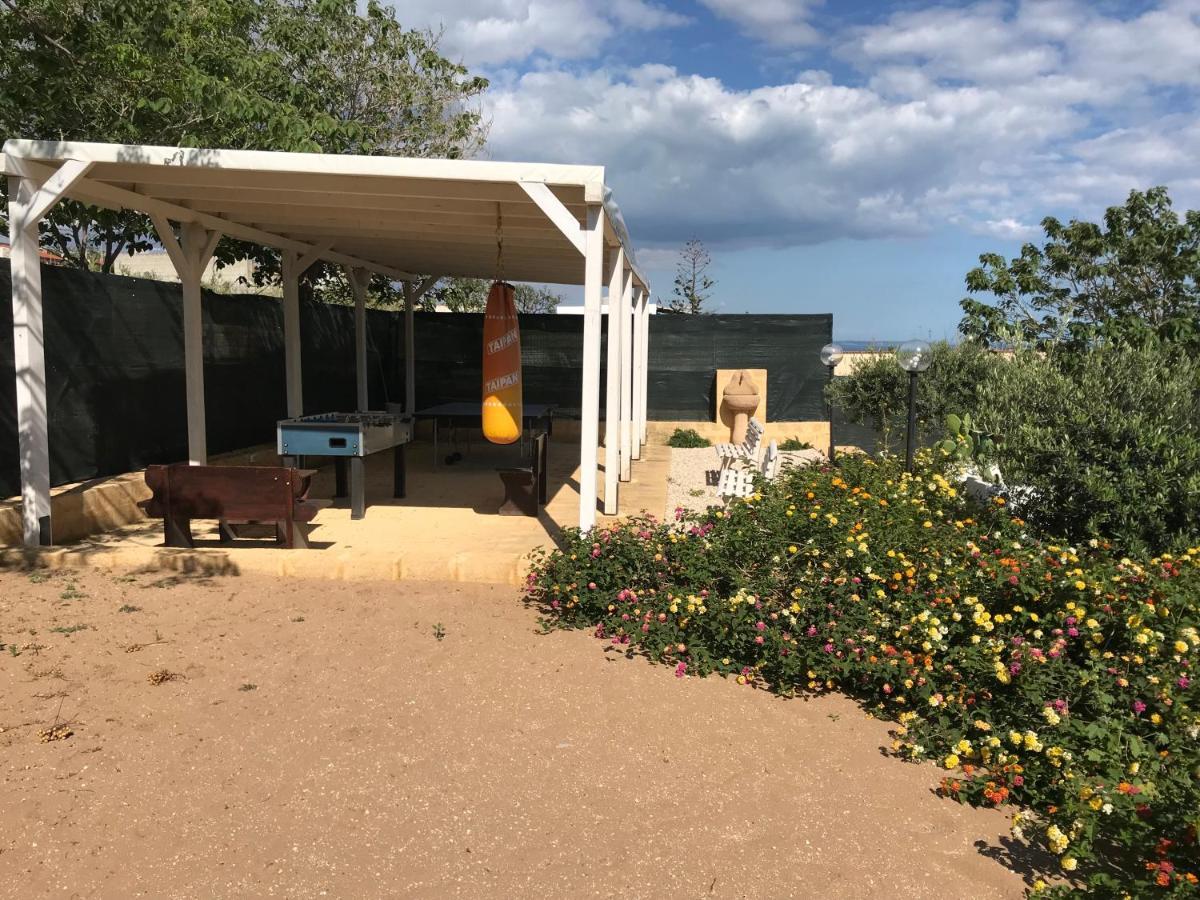 Villa Ceni - Appartamenti Con Camere, Cucina, Wc E Terrazza Sul Mare In Villa Con Piscina, Giardino E Parcheggio Marinella di Selinunte Bagian luar foto