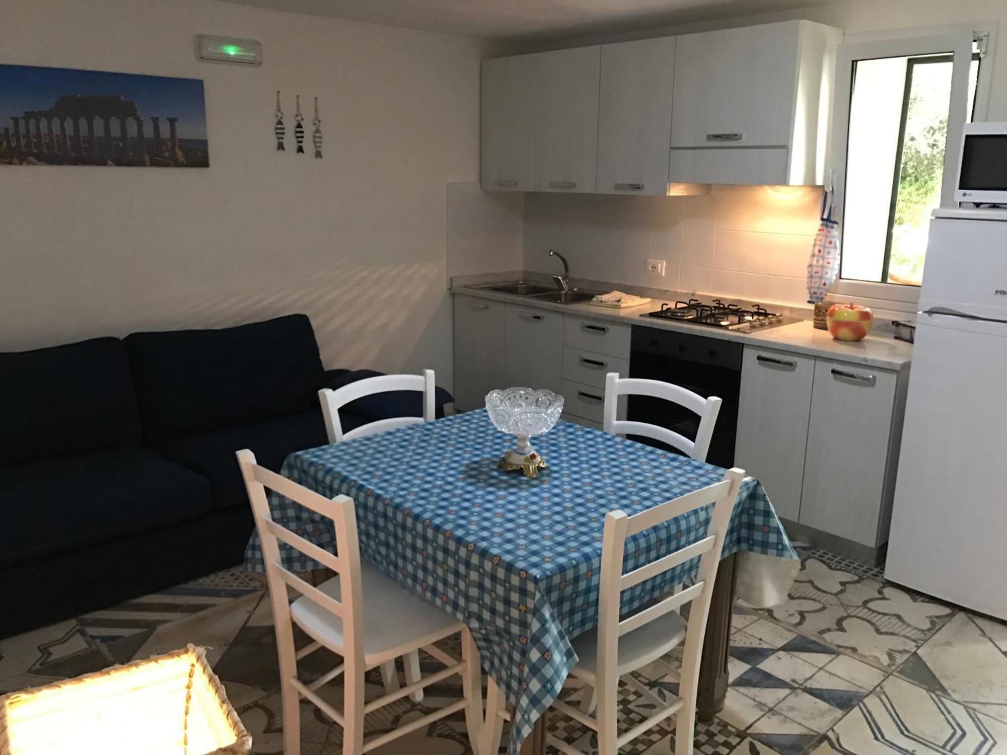 Villa Ceni - Appartamenti Con Camere, Cucina, Wc E Terrazza Sul Mare In Villa Con Piscina, Giardino E Parcheggio Marinella di Selinunte Bagian luar foto