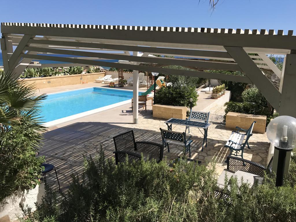 Villa Ceni - Appartamenti Con Camere, Cucina, Wc E Terrazza Sul Mare In Villa Con Piscina, Giardino E Parcheggio Marinella di Selinunte Bagian luar foto