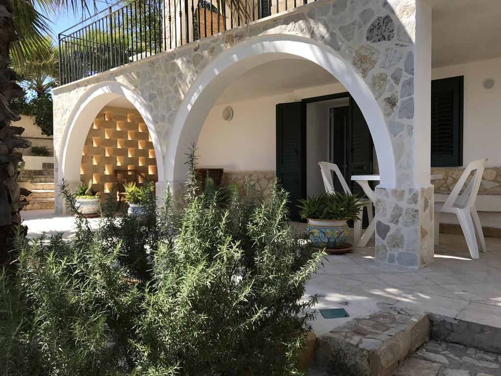 Villa Ceni - Appartamenti Con Camere, Cucina, Wc E Terrazza Sul Mare In Villa Con Piscina, Giardino E Parcheggio Marinella di Selinunte Bagian luar foto