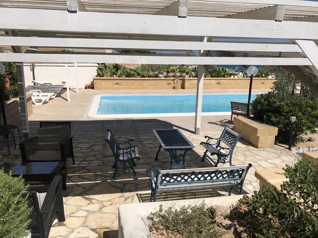 Villa Ceni - Appartamenti Con Camere, Cucina, Wc E Terrazza Sul Mare In Villa Con Piscina, Giardino E Parcheggio Marinella di Selinunte Bagian luar foto