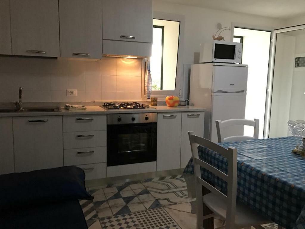 Villa Ceni - Appartamenti Con Camere, Cucina, Wc E Terrazza Sul Mare In Villa Con Piscina, Giardino E Parcheggio Marinella di Selinunte Bagian luar foto