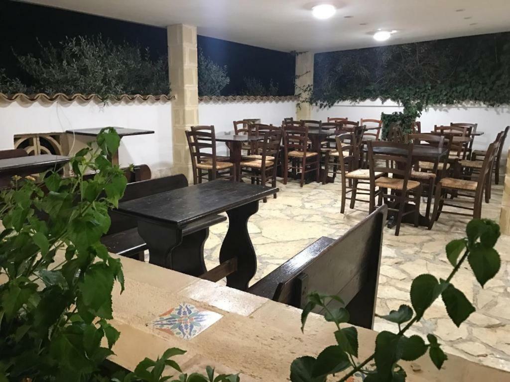 Villa Ceni - Appartamenti Con Camere, Cucina, Wc E Terrazza Sul Mare In Villa Con Piscina, Giardino E Parcheggio Marinella di Selinunte Bagian luar foto