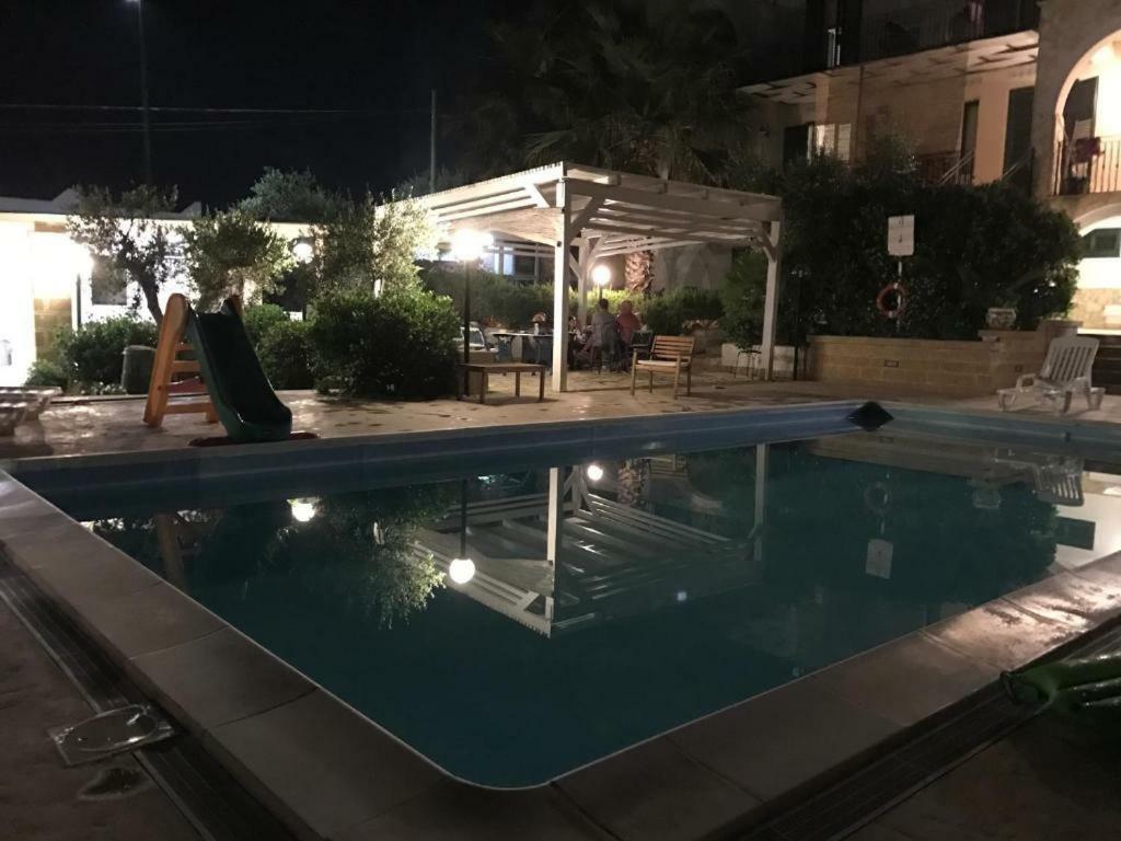Villa Ceni - Appartamenti Con Camere, Cucina, Wc E Terrazza Sul Mare In Villa Con Piscina, Giardino E Parcheggio Marinella di Selinunte Bagian luar foto