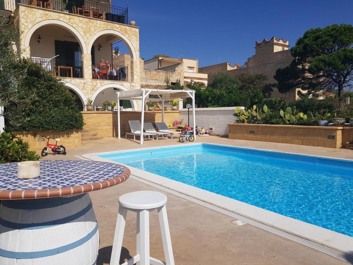 Villa Ceni - Appartamenti Con Camere, Cucina, Wc E Terrazza Sul Mare In Villa Con Piscina, Giardino E Parcheggio Marinella di Selinunte Bagian luar foto