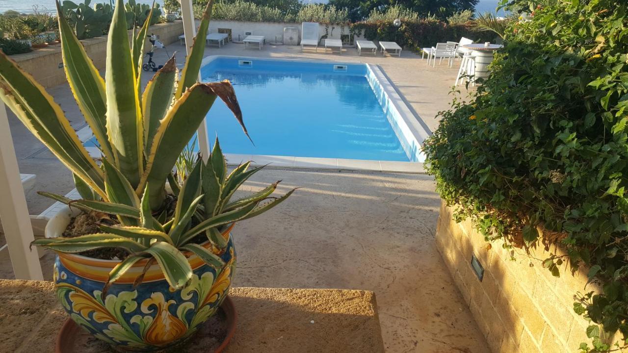 Villa Ceni - Appartamenti Con Camere, Cucina, Wc E Terrazza Sul Mare In Villa Con Piscina, Giardino E Parcheggio Marinella di Selinunte Bagian luar foto