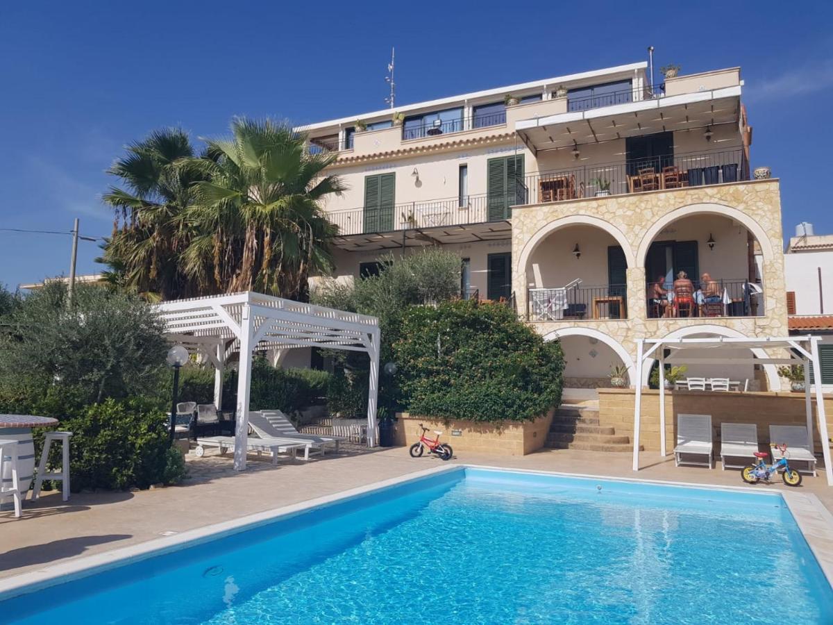 Villa Ceni - Appartamenti Con Camere, Cucina, Wc E Terrazza Sul Mare In Villa Con Piscina, Giardino E Parcheggio Marinella di Selinunte Bagian luar foto