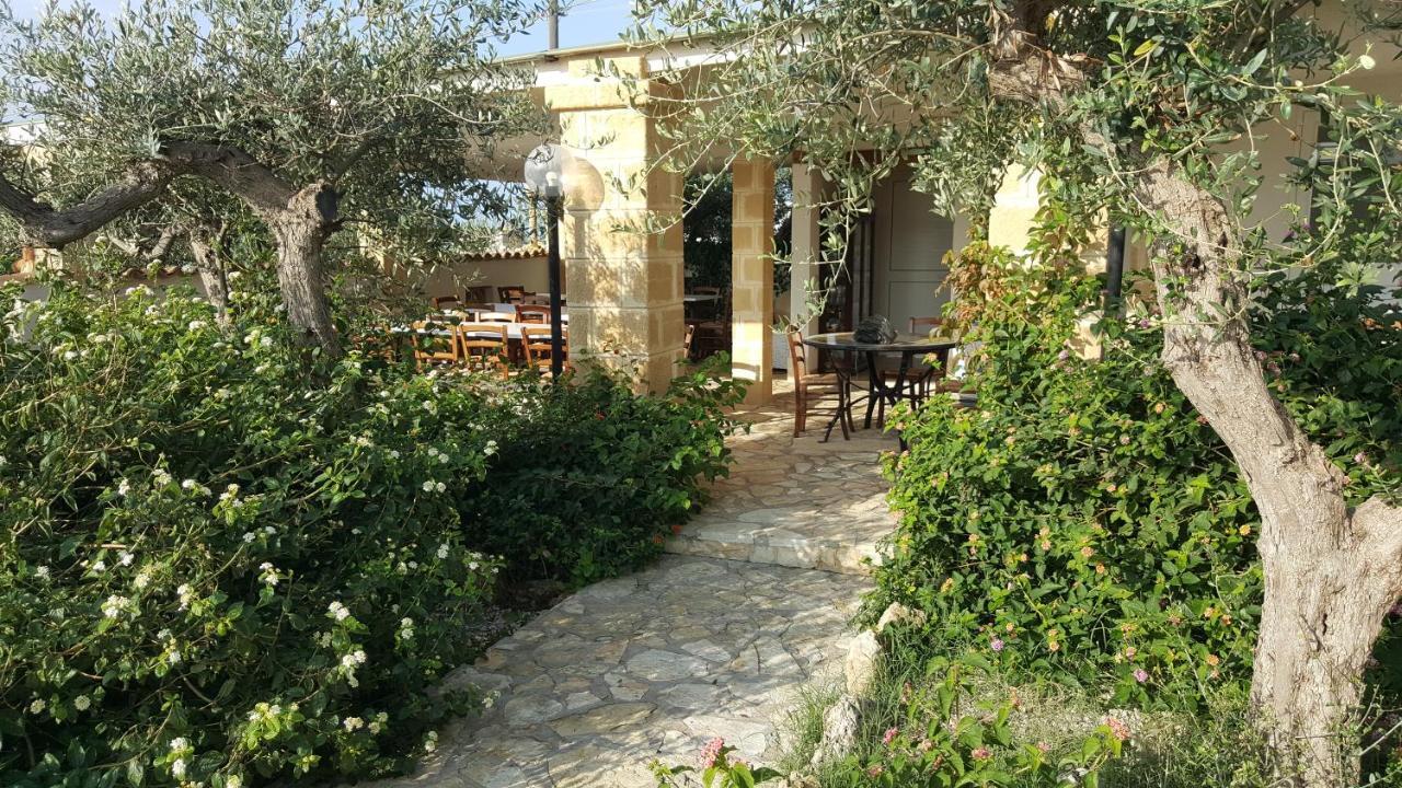 Villa Ceni - Appartamenti Con Camere, Cucina, Wc E Terrazza Sul Mare In Villa Con Piscina, Giardino E Parcheggio Marinella di Selinunte Bagian luar foto